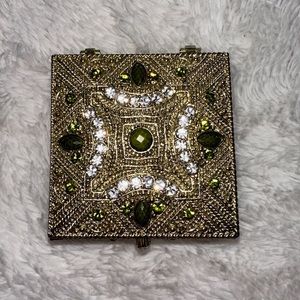 Olivia Riegel, Maureen box